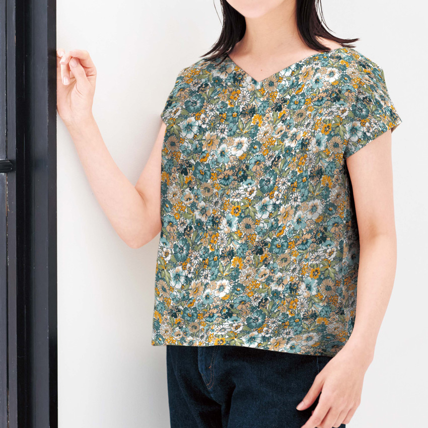 CRA-SEW collection ローン生地 SilkyAngelを使ったVネックのブラウス